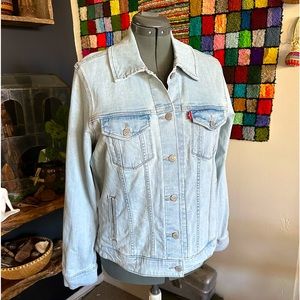 NWT Levi’s Women’s Jean Jacket